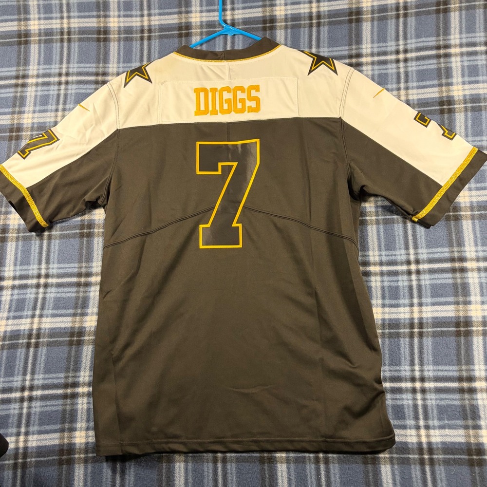 Nike NFL Stefon Diggs 7 Jersey Mens Medium Black White Gold Football On Field - Picture 6 of 6